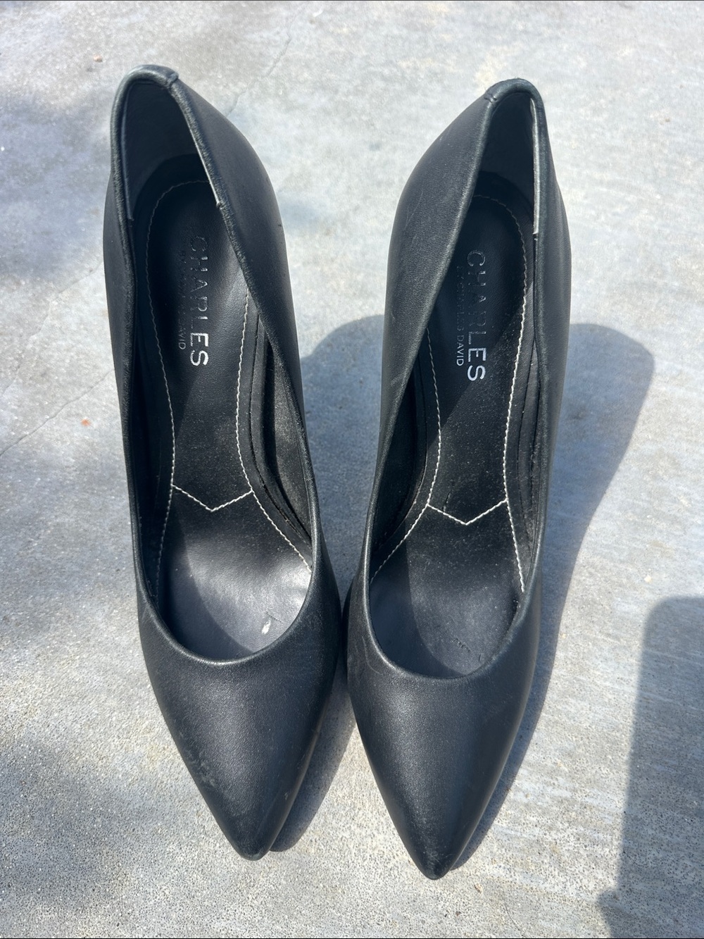 Charles David Black Pointed Toe Pumps with Sleek Silhouette